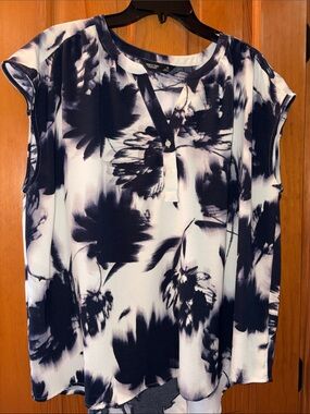 Vera Wang Navy and White Floral Henley Blouse